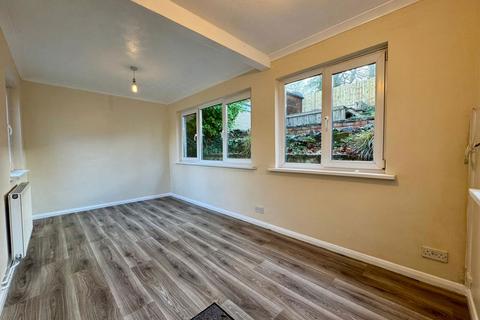3 bedroom detached bungalow to rent, Heath Park, Newton Abbot, TQ12 4JQ