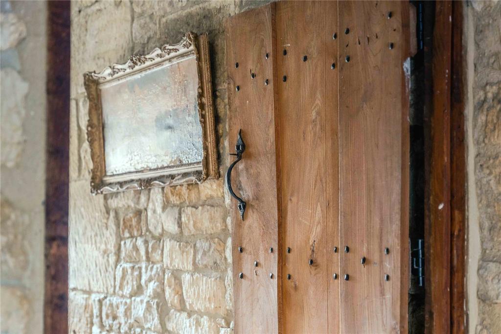 Feautre Door
