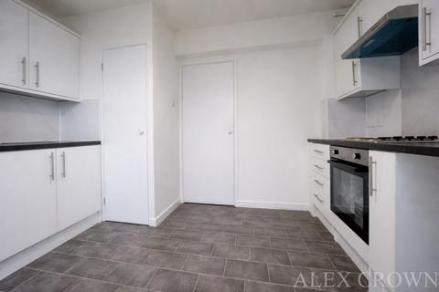 3 bedroom flat to rent, Lordship Road, Stoke Newington
