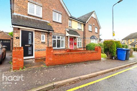 3 bedroom terraced house to rent, Frances Avenue, Grays