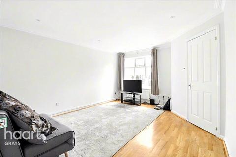 3 bedroom terraced house to rent, Frances Avenue, Grays