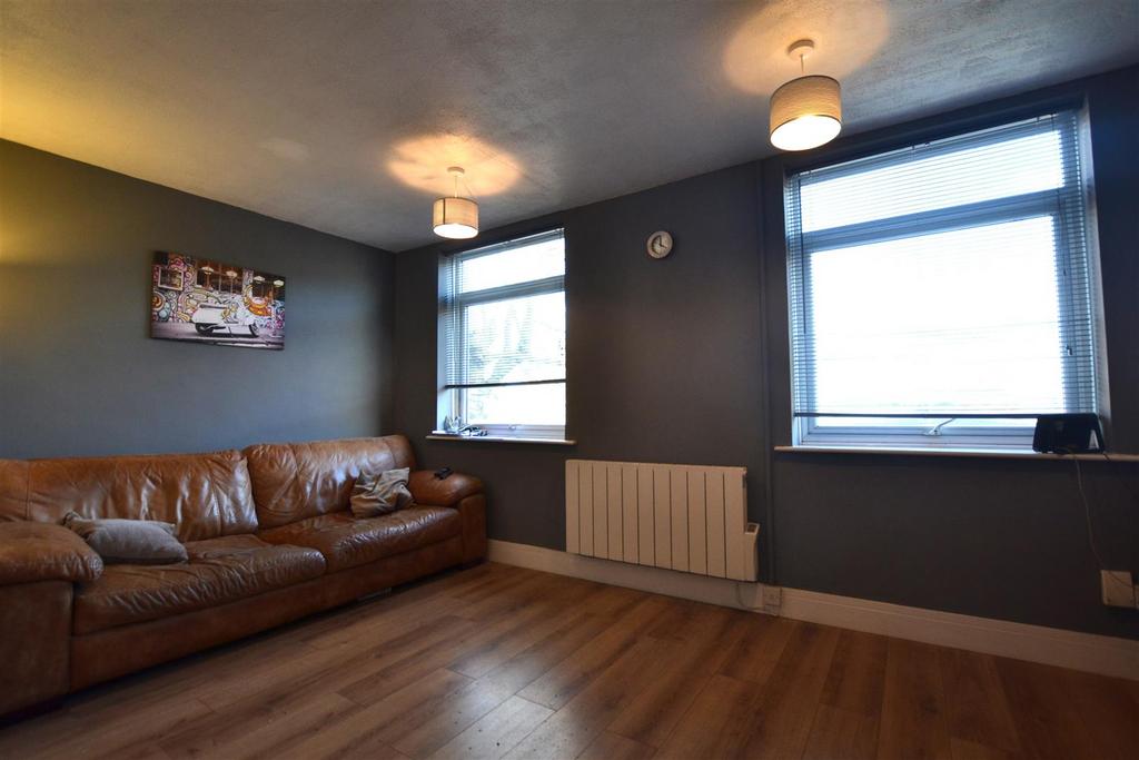 Living room 2 v.JPG