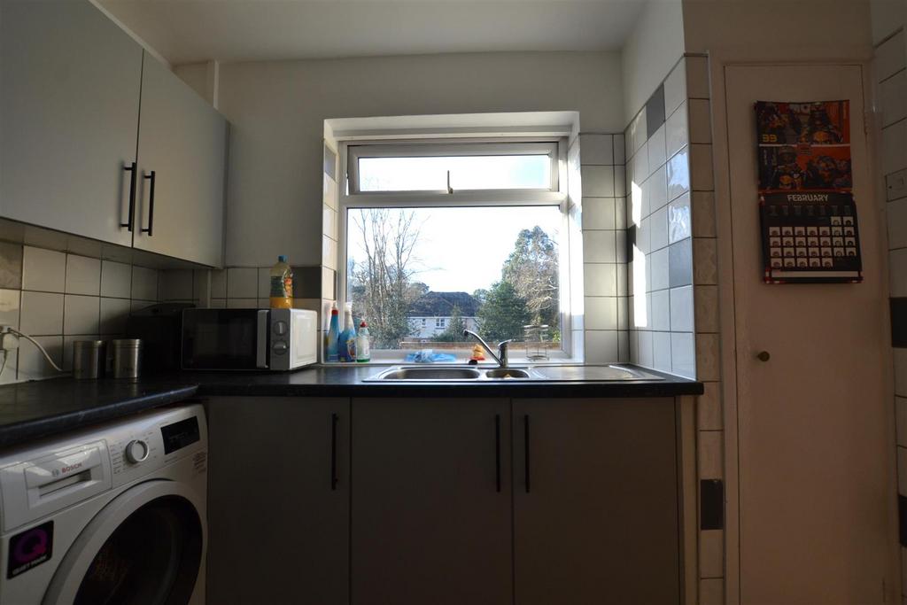 Kitchen 2 .JPG