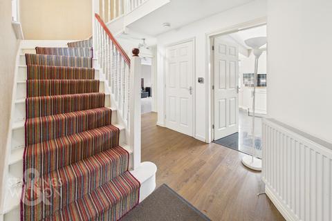 4 bedroom detached house for sale, Wisteria Drive, Wymondham