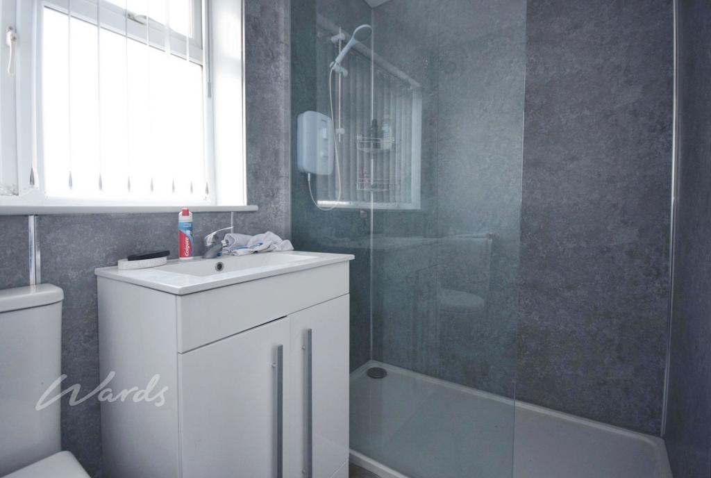 Vale M shower room