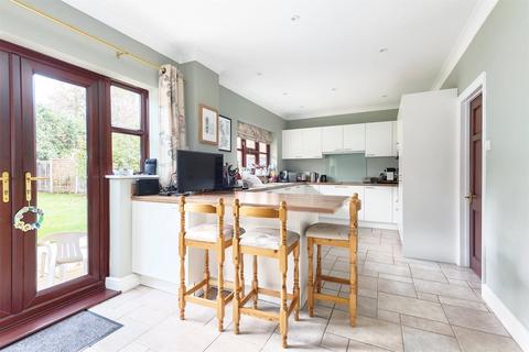 5 bedroom detached house for sale, Pound Meadow, Hook RG27
