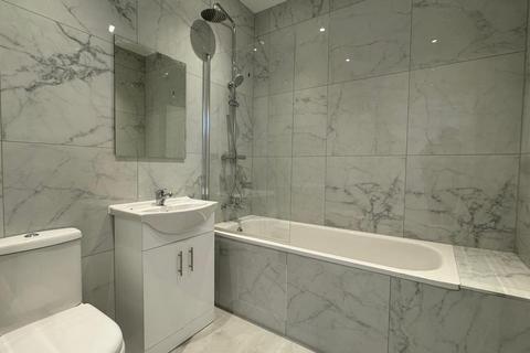2 bedroom flat to rent, Grays Place, Slough, SL2