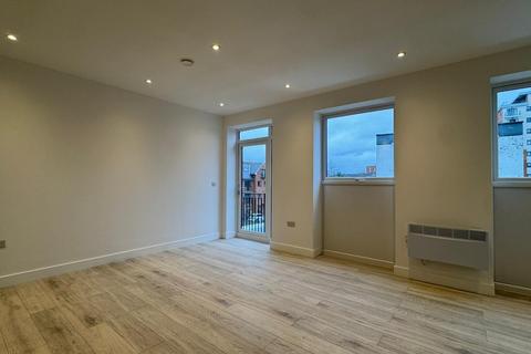 2 bedroom flat to rent, Grays Place, Slough, SL2