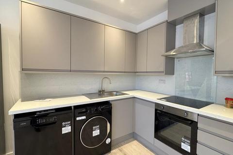 2 bedroom flat to rent, Grays Place, Slough, SL2