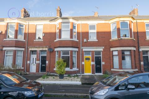 2 bedroom flat for sale, Trewhitt Road, Heaton, NE6