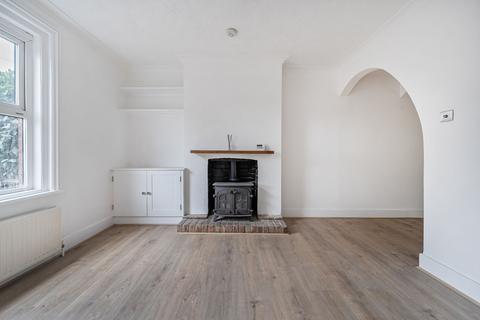 2 bedroom semi-detached house to rent, Great Brooms Road, Tunbridge Wells, TN4