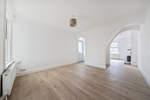 2 bedroom semi-detached house to rent, Great Brooms Road, Tunbridge Wells, TN4