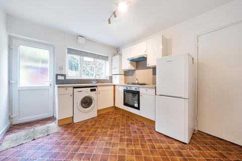 2 bedroom flat to rent, Kerry Court, Stanmore HA7