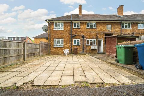 2 bedroom flat to rent, Kerry Court, Stanmore HA7