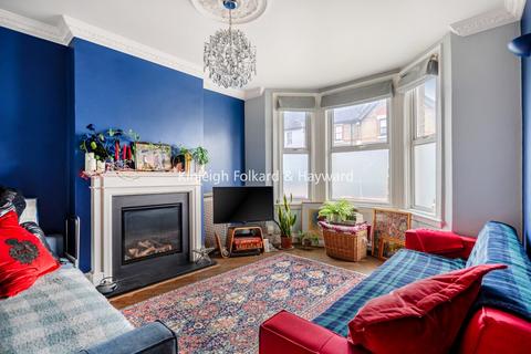 4 bedroom house to rent, Brightwell Crescent, London, SW17
