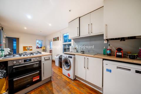 4 bedroom house to rent, Brightwell Crescent, London, SW17