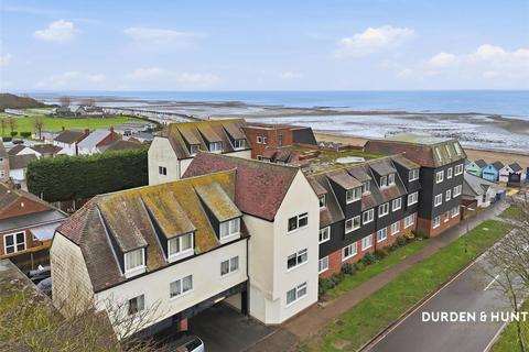 3 bedroom apartment to rent, Seaview Avenue, Colchester CO5