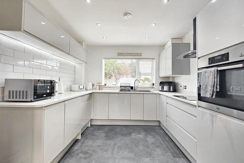 4 bedroom detached house for sale, Swanley Close, Eastbourne BN23