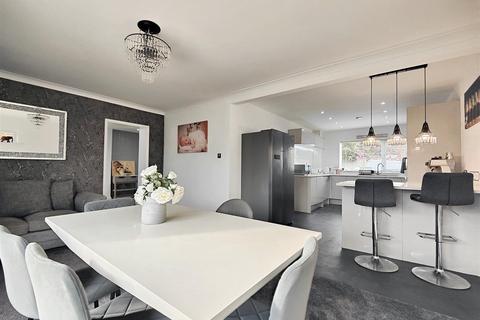 4 bedroom detached house for sale, Swanley Close, Eastbourne BN23