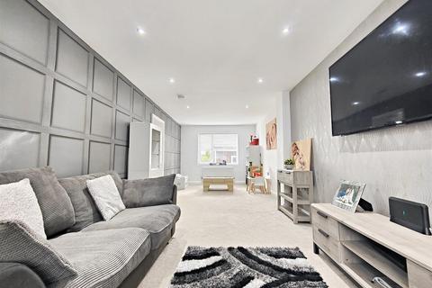 4 bedroom detached house for sale, Swanley Close, Eastbourne BN23