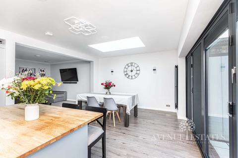 3 bedroom bungalow for sale, Wakefield Avenue, Bournemouth BH10