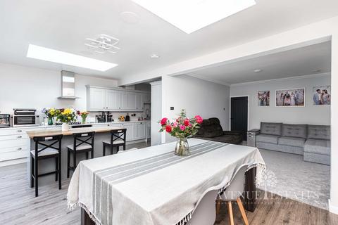 3 bedroom bungalow for sale, Wakefield Avenue, Bournemouth BH10
