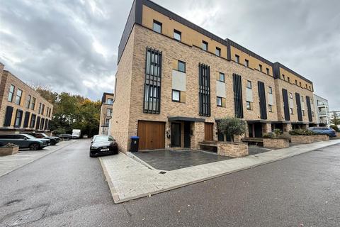 undefined, Noel Coward Avenue, Denham Green
