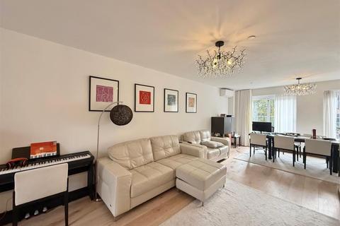undefined, Noel Coward Avenue, Denham Green