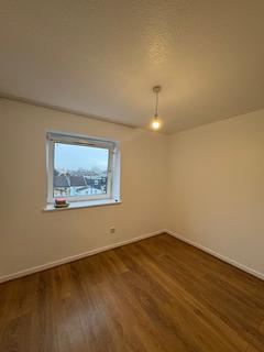3 bedroom flat to rent, Osward Place, London