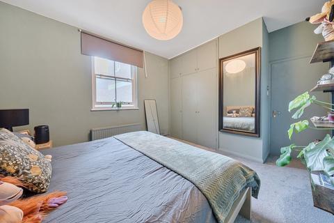1 bedroom flat for sale, Battersea Square, London, SW11