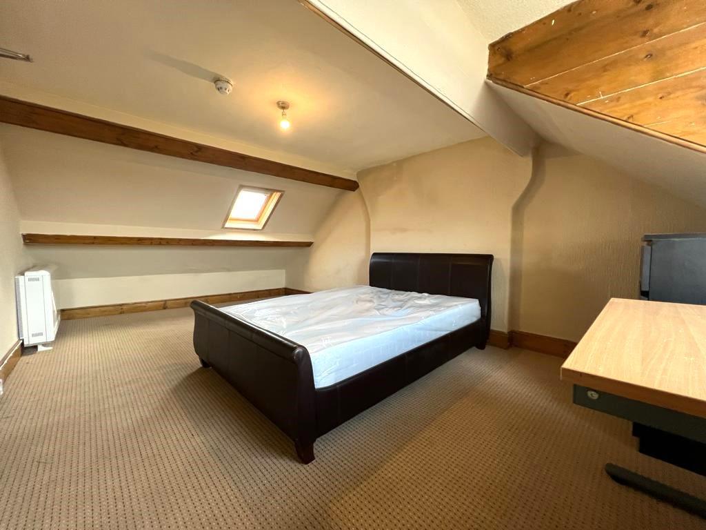 Bedroom 1.jpg