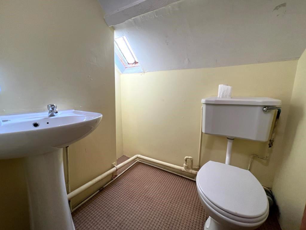 Toilet.jpg
