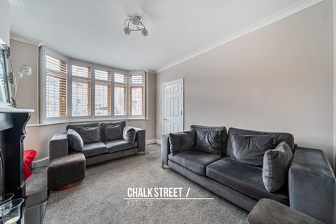 4 bedroom semi-detached house for sale, Park Crescent, Hornchurch, RM11