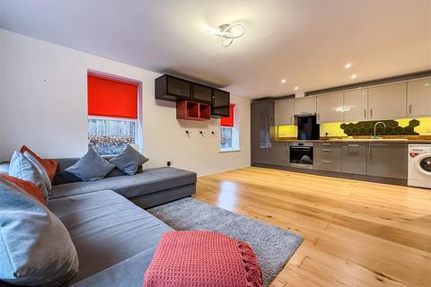 2 bedroom flat to rent, Haweswater Court, Southampton