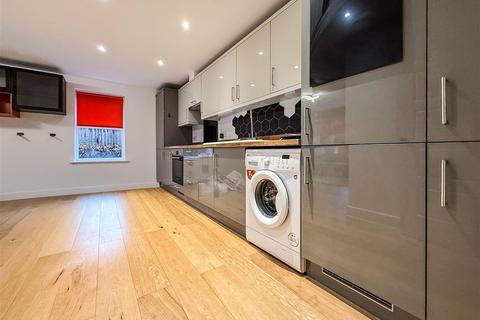 2 bedroom flat to rent, Haweswater Court, Southampton