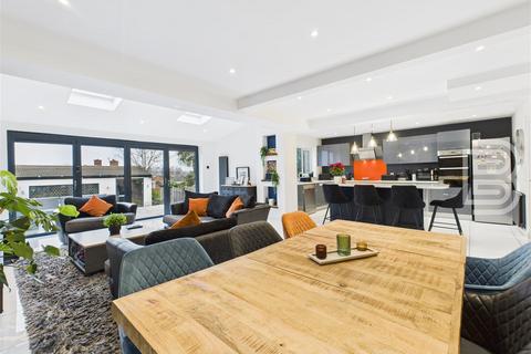 4 bedroom semi-detached house for sale, Dyson Close, Rugby CV21
