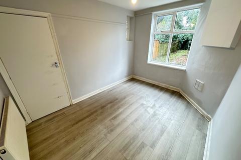undefined, Limbury Road, Luton, Bedfordshire, LU3 2PN