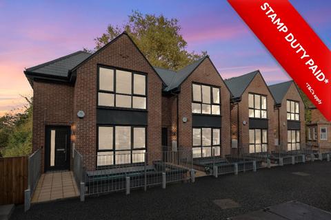 undefined, Newstead Close, Surrey GU7