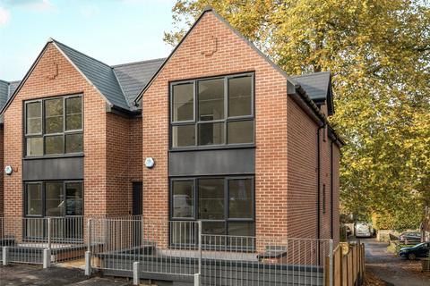 undefined, Newstead Close, Surrey GU7