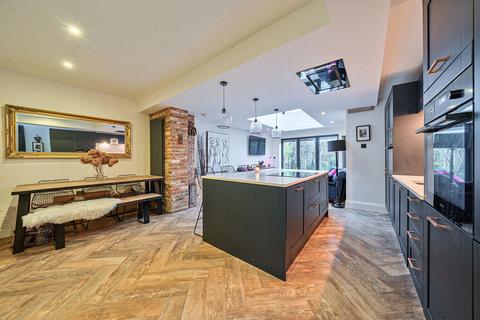 2 bedroom semi-detached house for sale, Greenfields Avenue, Harrogate, HG2