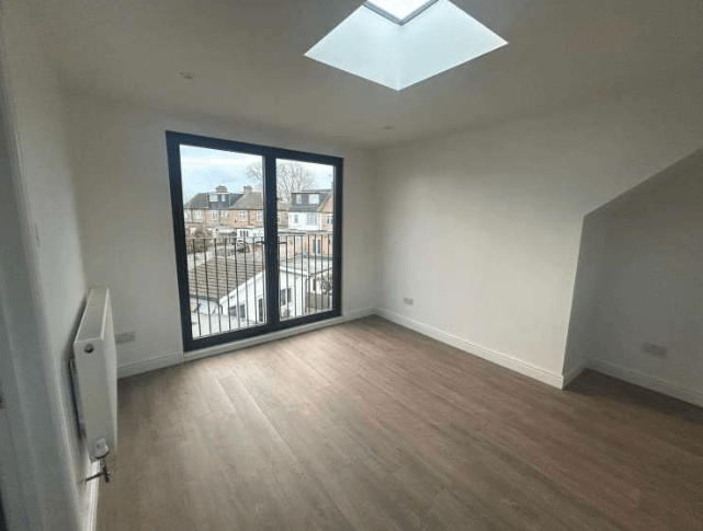 Lovely Two-Bedroom Flat with Excellent Transport