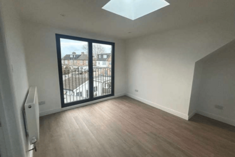 2 bedroom flat to rent - Hall Lane London, Chingford, E4