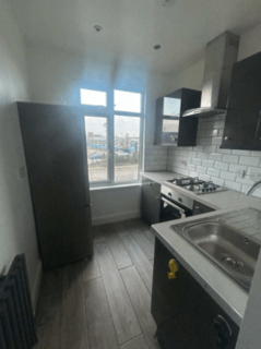 2 bedroom flat to rent, Hall Lane London, Chingford, E4