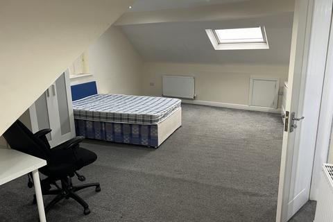 6 bedroom semi-detached house to rent, Nottingham NG7