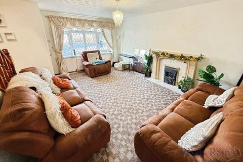3 bedroom semi-detached house to rent, Hawthorne Avenue, Staffordshire ST4