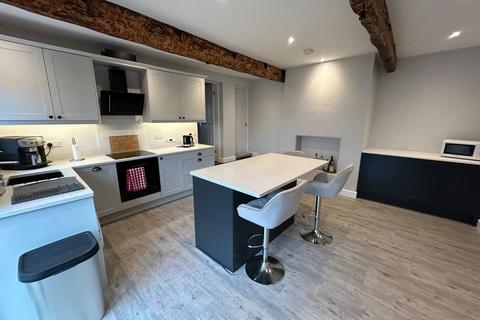 3 bedroom terraced house to rent, Wensleydale Parade, Batley, West Yorkshire, WF17