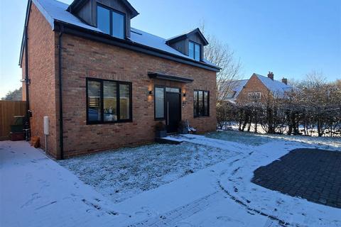 4 bedroom detached house to rent, Harwich Road, Lawford
