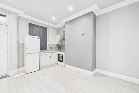 2 bedroom terraced house to rent, Recreation Place, Leeds
