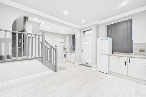 2 bedroom terraced house to rent, Recreation Place, Leeds