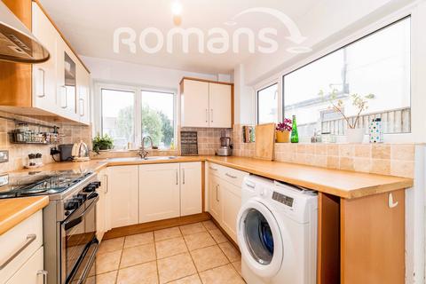 2 bedroom terraced house to rent, Queens Road, Farnborough, GU14